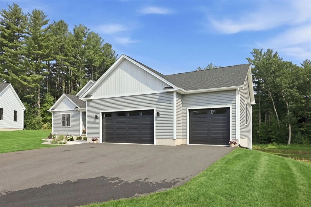 Photo of 17 Silvergrass Ln