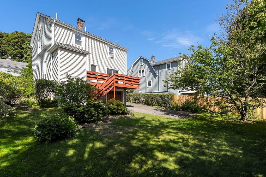 Photo of 152 Mount Vernon St