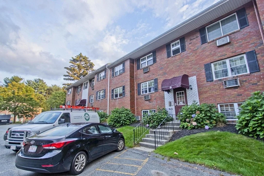 Photo of Unit A at 8 Maple Crest Cir