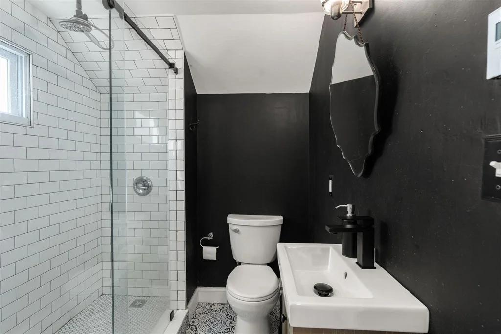 Photo of 48 Bettinson Ave