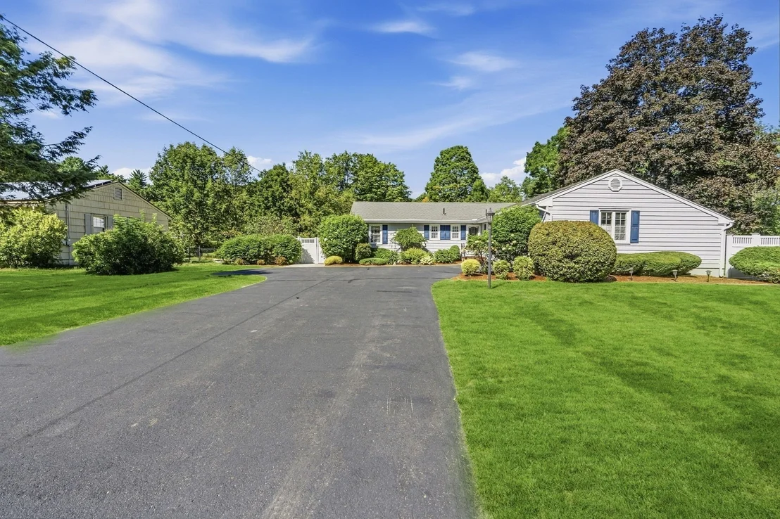 Photo of 207 Loudville Road