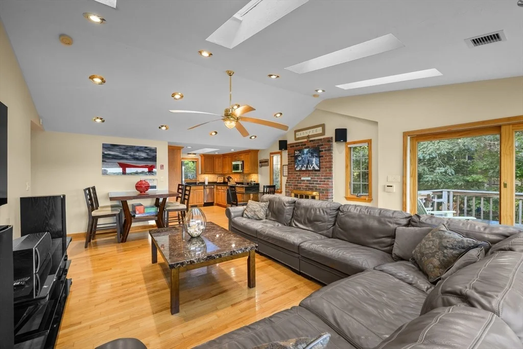 Photo of 42 Cayuga Ave