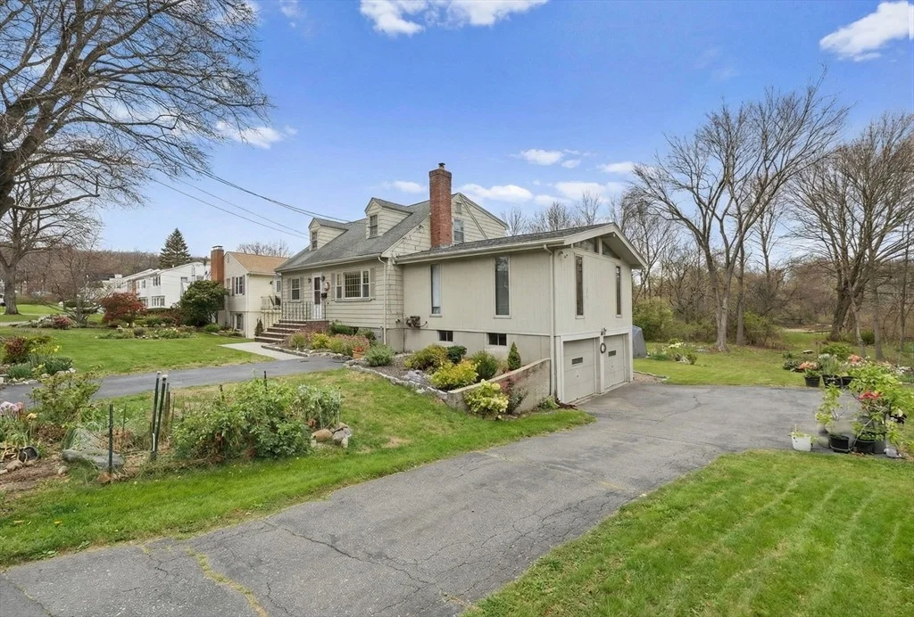 Photo of 48 Grapevine Ave