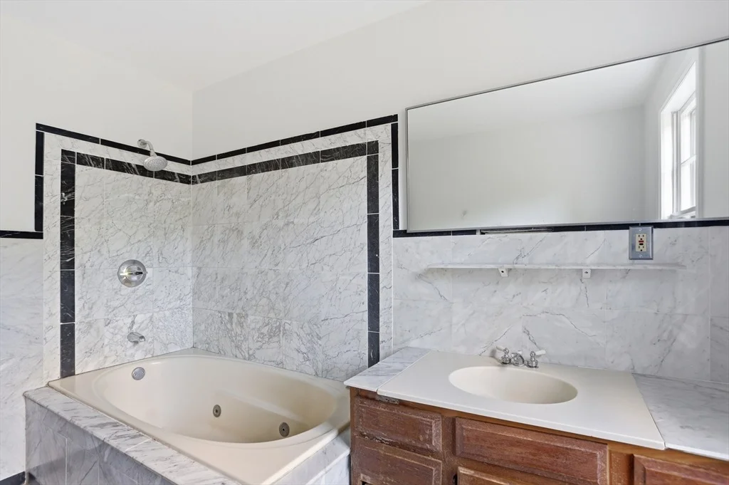 Photo of 106 Bolton Rd