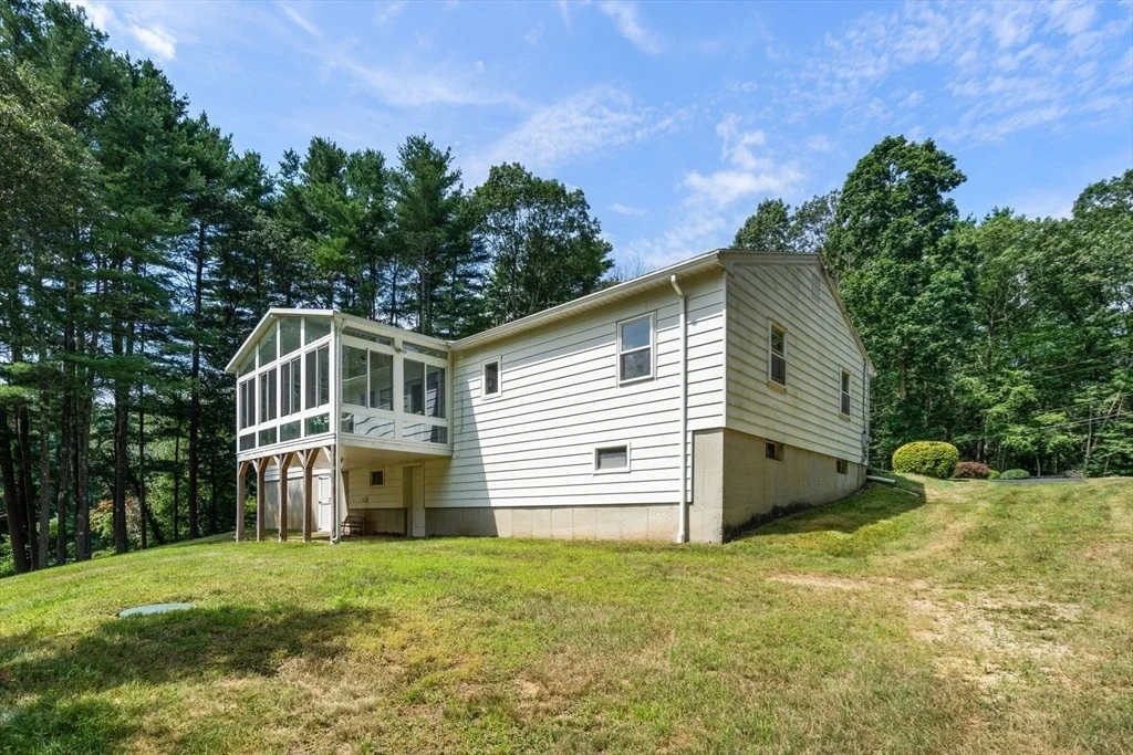 Photo of 749 Alpine Dr