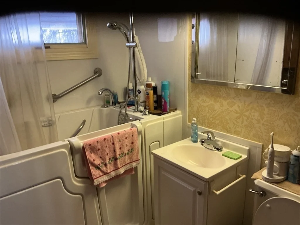 Photo of 251 Fuller Rd