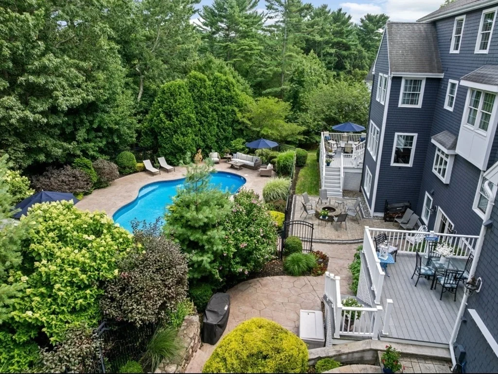 Photo of 160 Hillcrest Rd