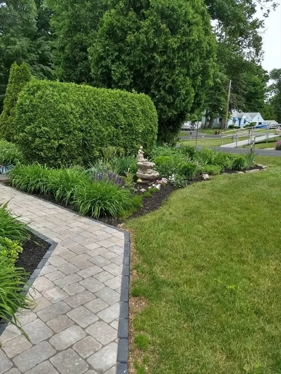 Photo of 144 River Rd