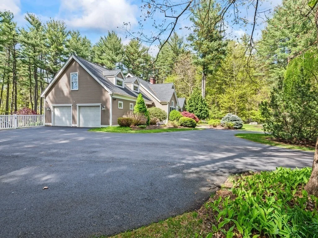 Photo of 33 Smallwood Cir