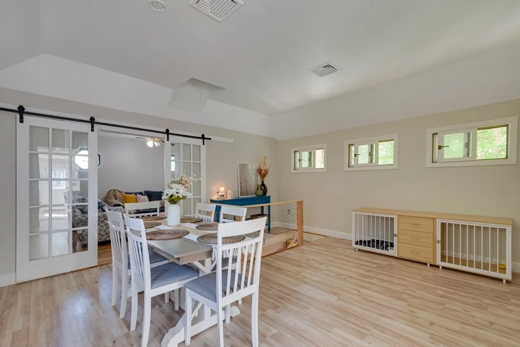 Photo of 254 Lakeside Road