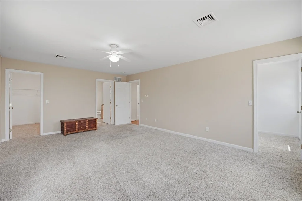 Photo of 1048 Main Rd