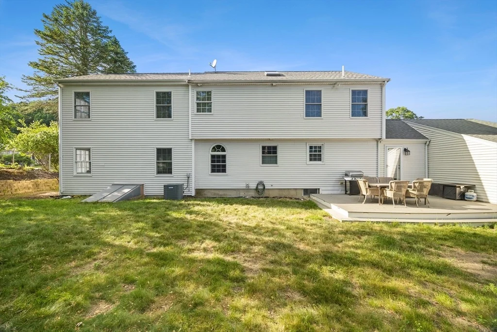 Photo of 8 Robinwood Dr