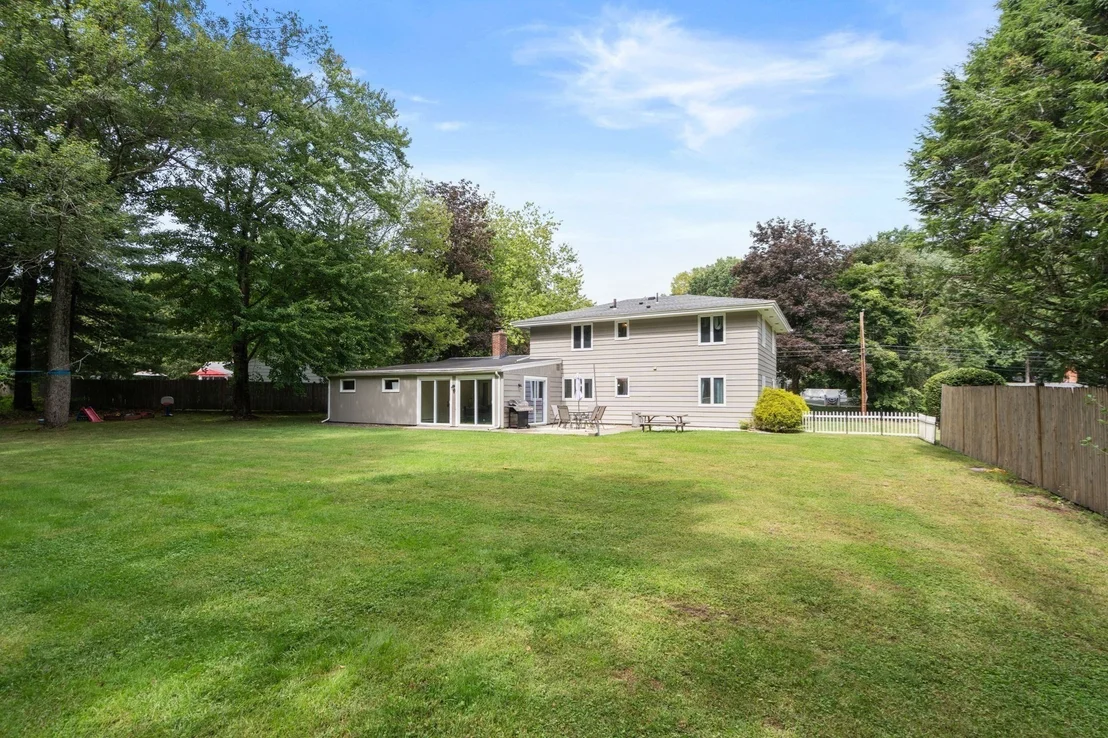 Photo of 7 Lamphere Cir