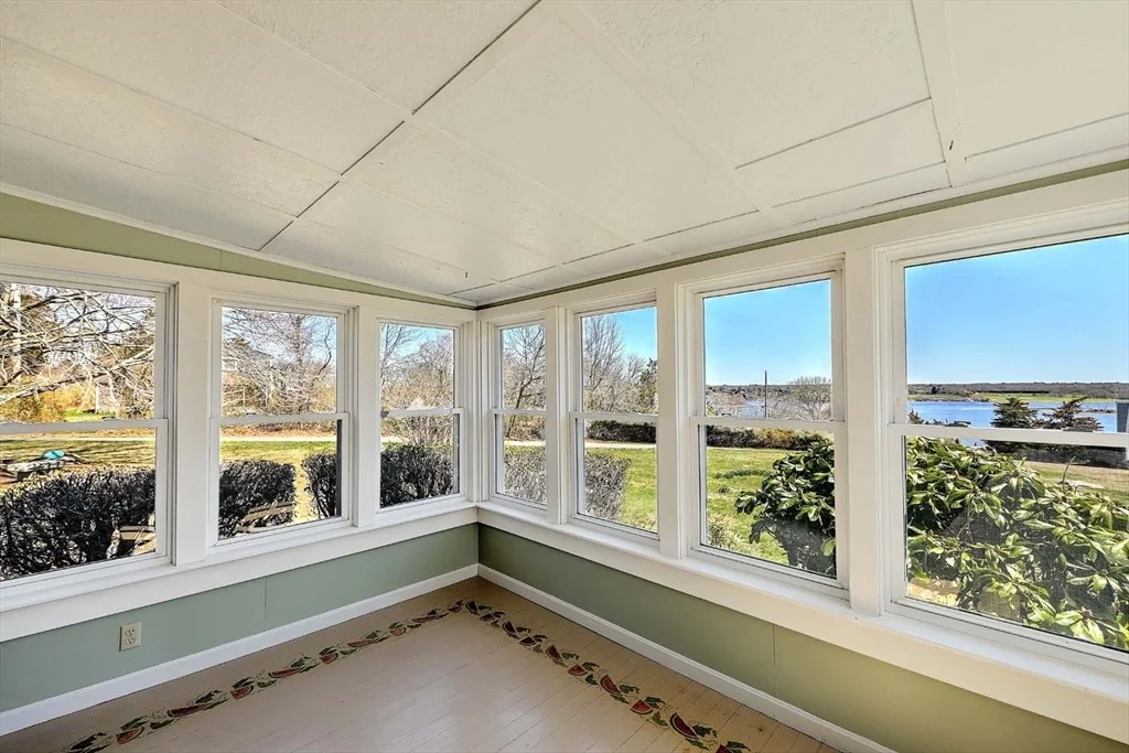 Photo of 1484 Drift Road