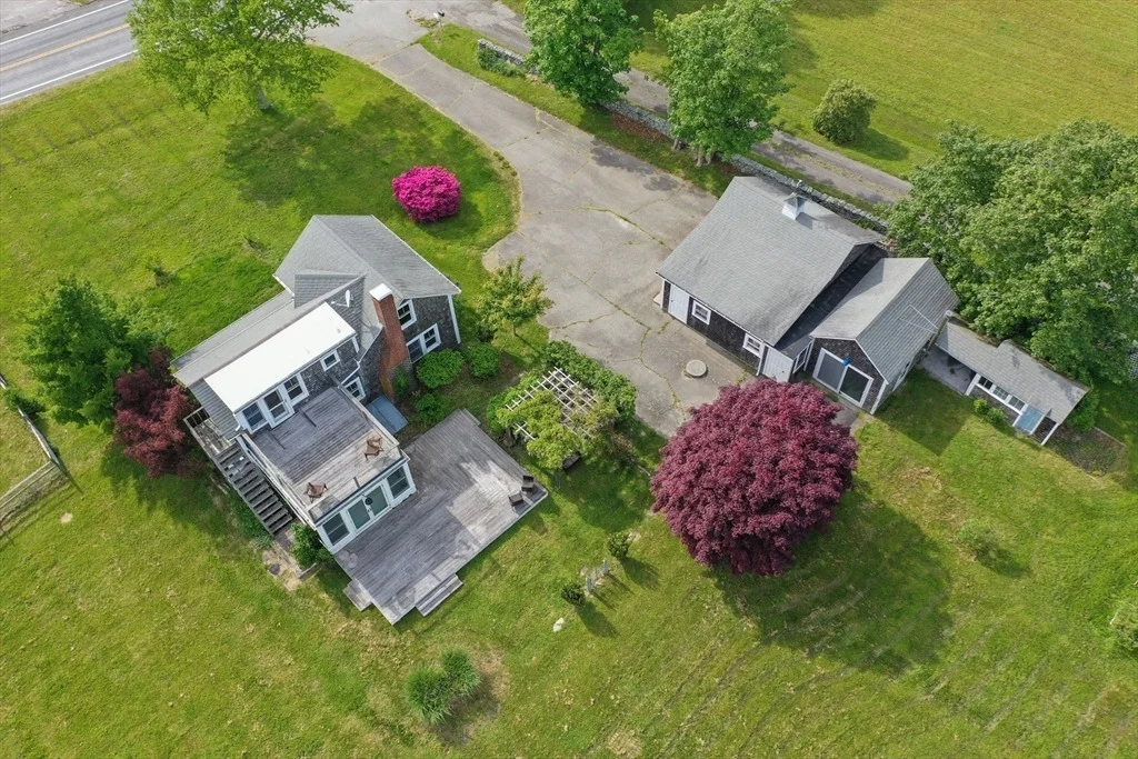 Photo of 460 W Main Rd