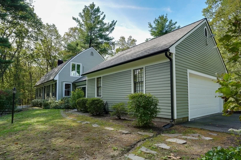 Photo of 18 Bay Path Dr