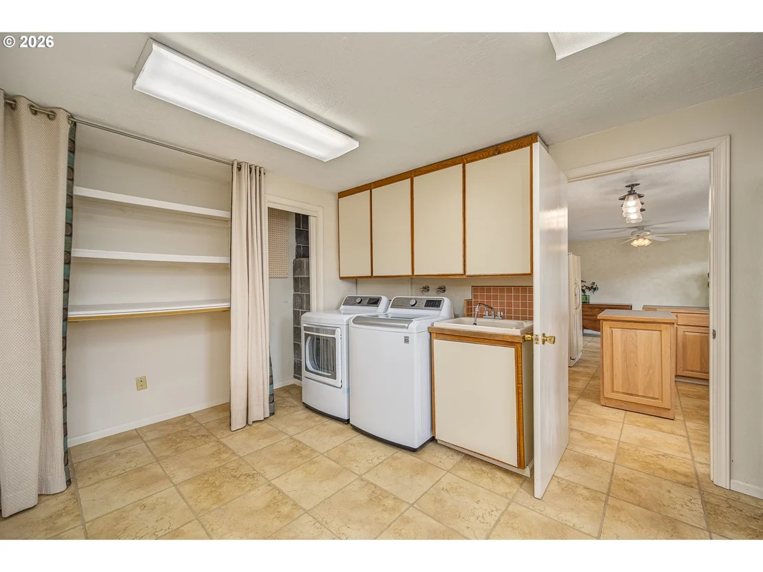 Photo of 6111 THURSTON RD