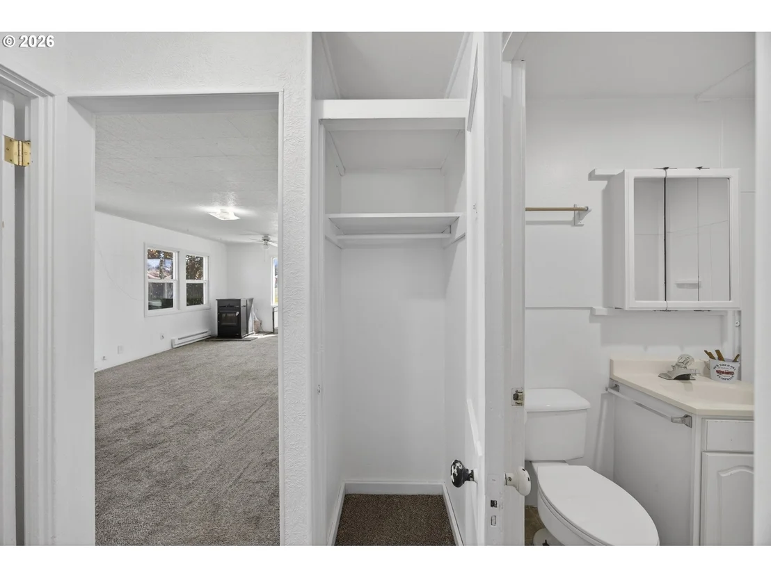 Photo of 1025 N LAKE RD