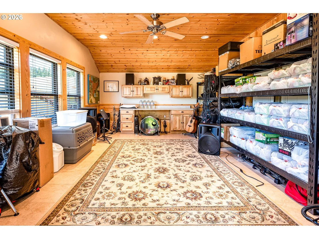 Photo of 384 EDGEVIEW DR
