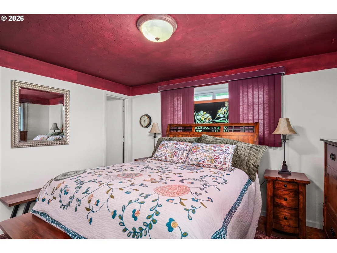Photo of 32120 COBURG BOTTOM LOOP RD