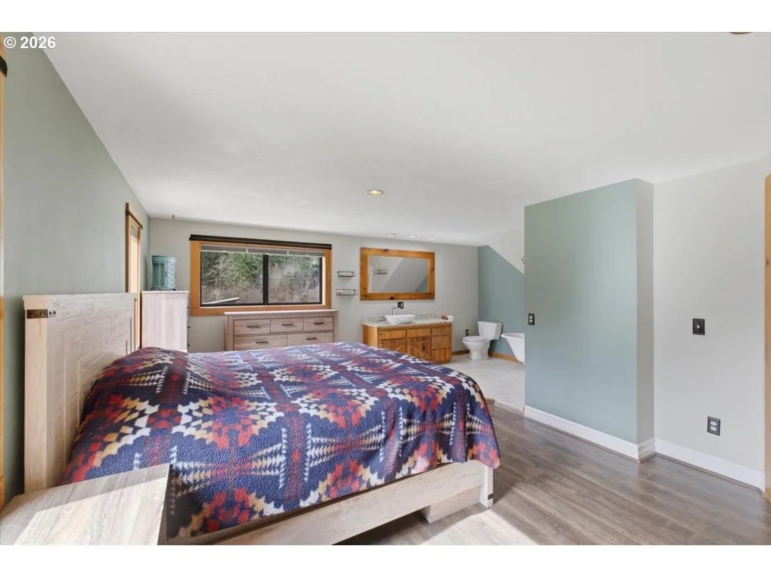 Photo of 40875 PEOPLES DR