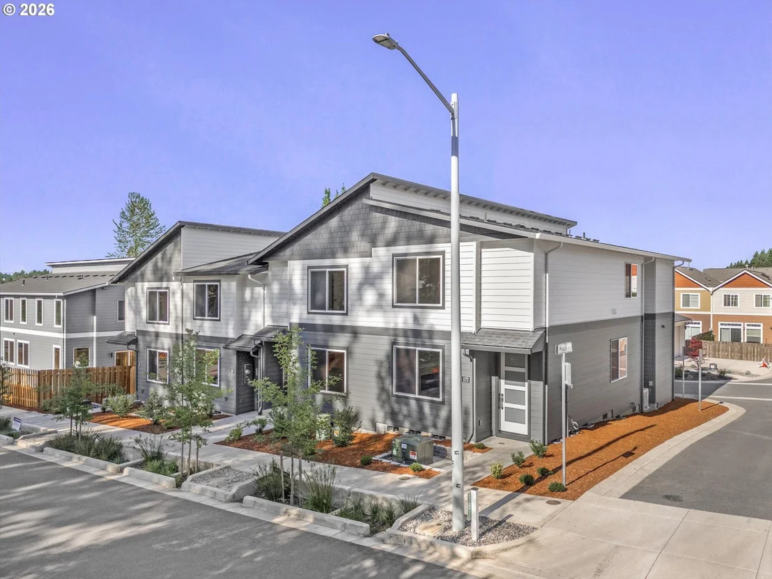 Photo of 177 NW MAWRCREST AVE