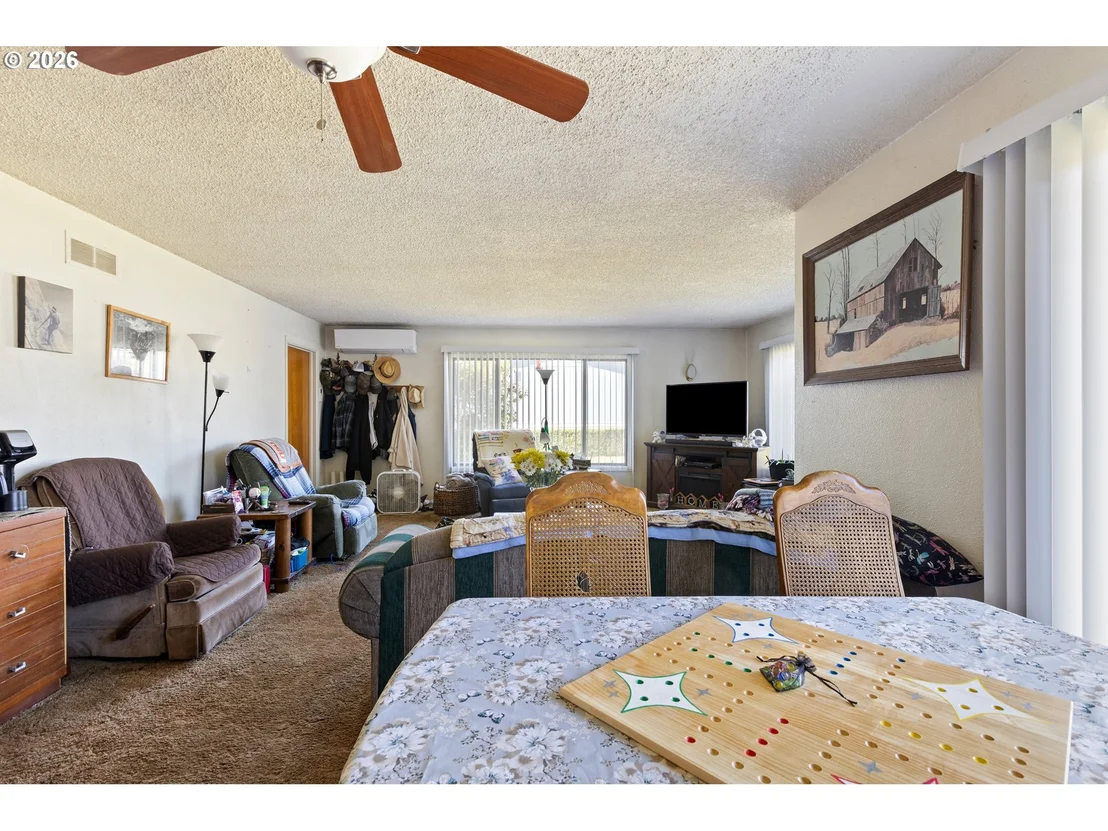 Photo of 311 SE GRAPE AVE