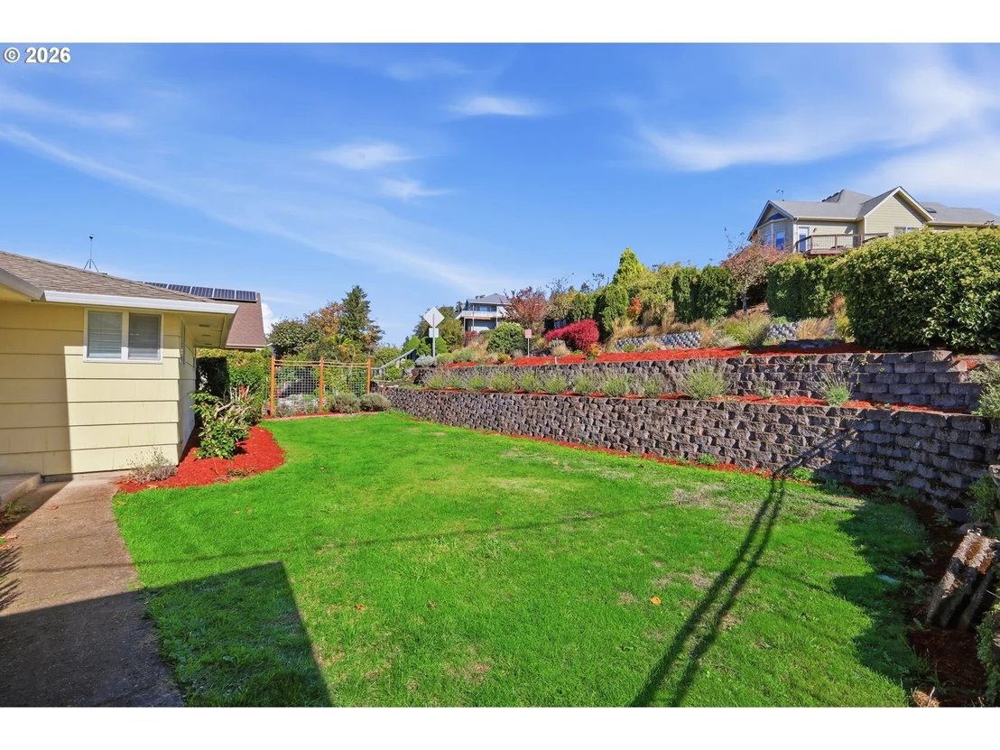 Photo of 682 SUNSET DR