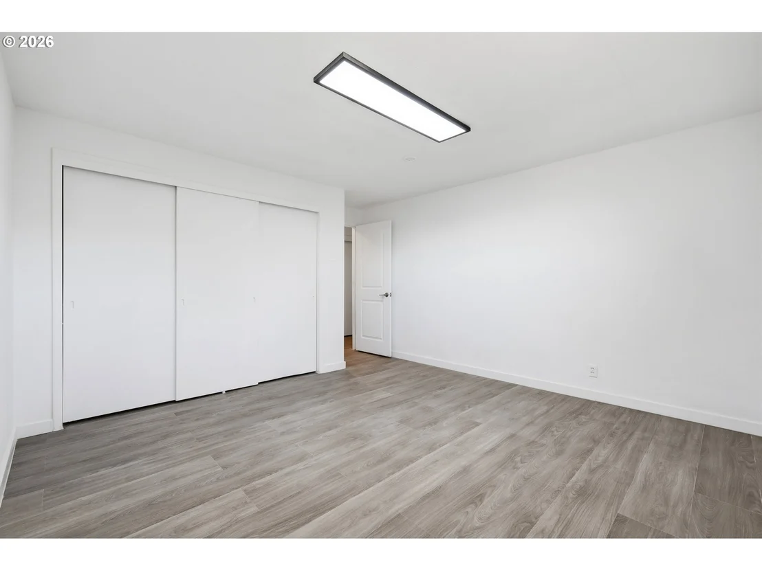 Photo of 682 SUNSET DR