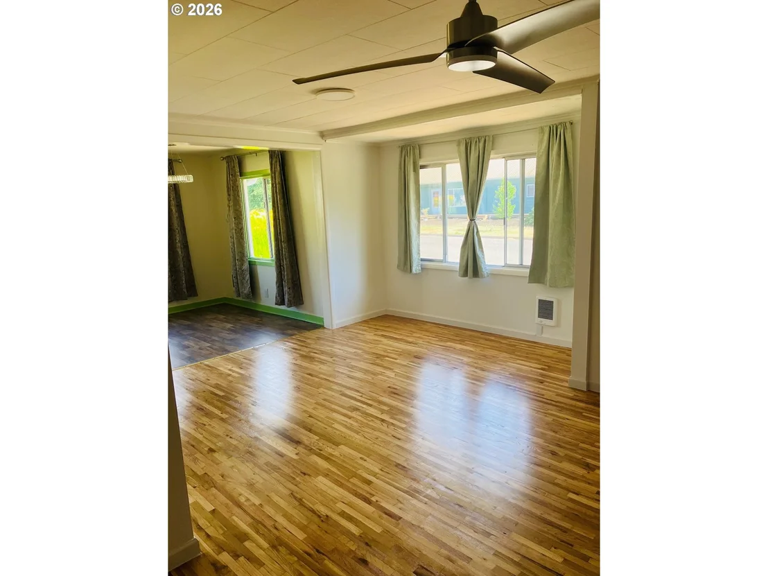 Photo of 152 W C ST