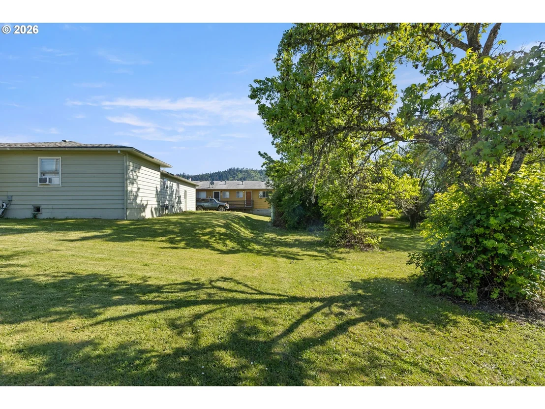 Photo of 311 SE GRAPE AVE
