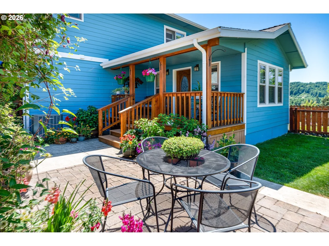Photo of 384 EDGEVIEW DR