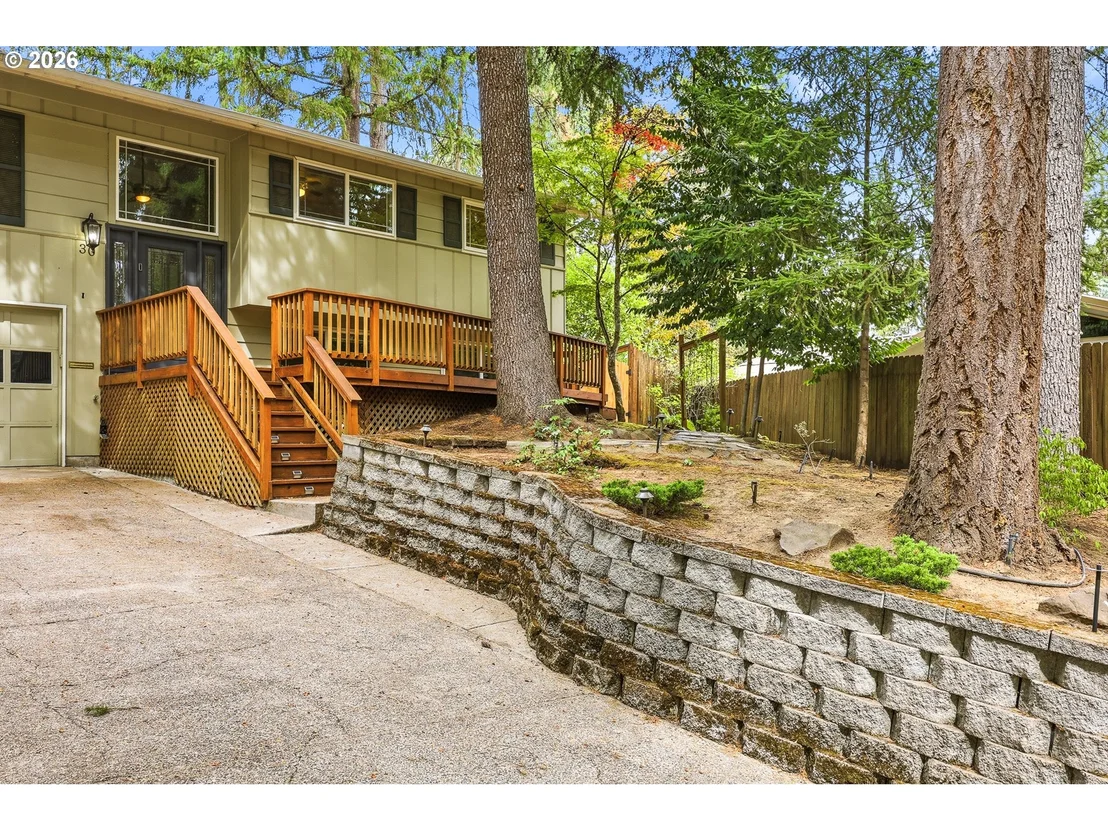 Photo of 30 COACHMAN DR