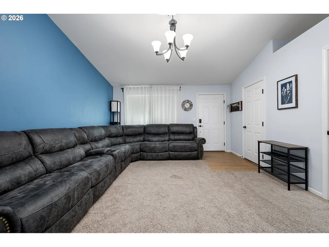 Photo of 850 E BENJAMIN AVE