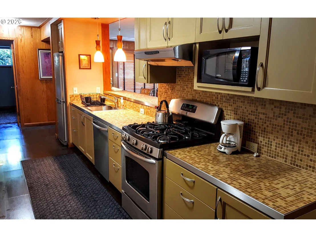 Photo of 60 W 22ND AVE