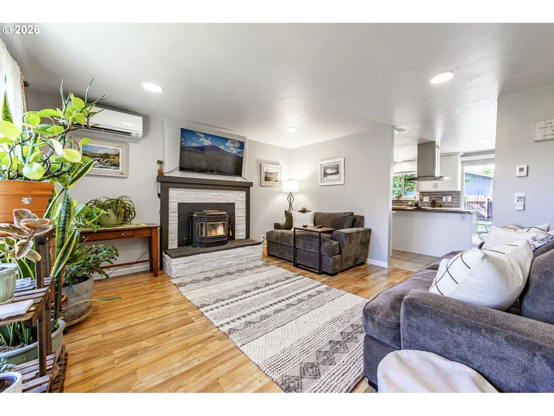 Photo of 5621 CODY AVE