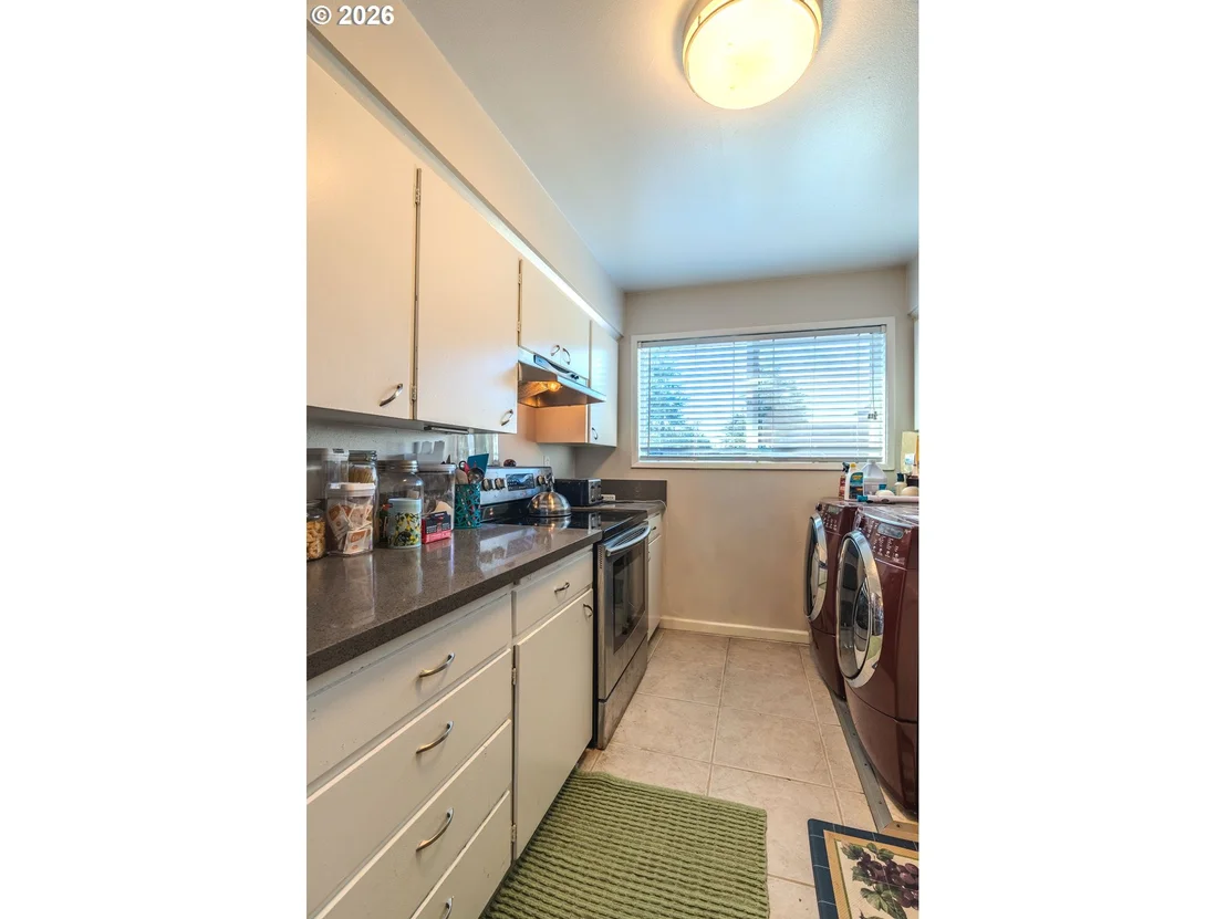 Photo of 1802 NE HOGAN DR