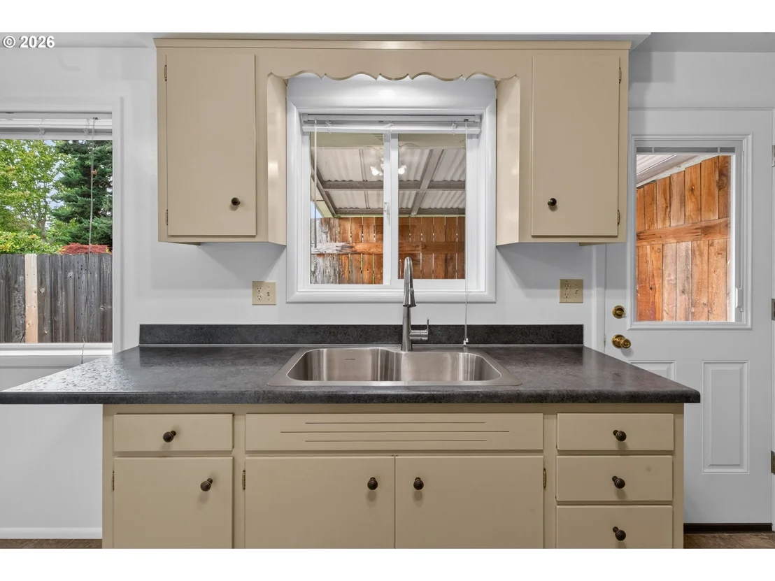 Photo of 447 MAXWELL RD