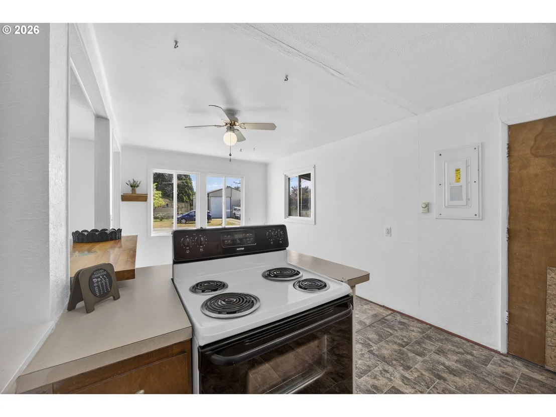 Photo of 1025 N LAKE RD