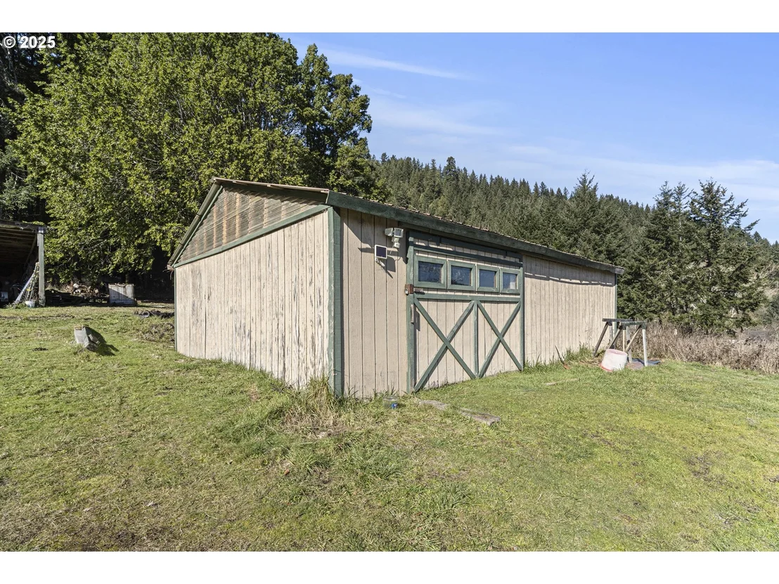 Photo of 889 H AVE