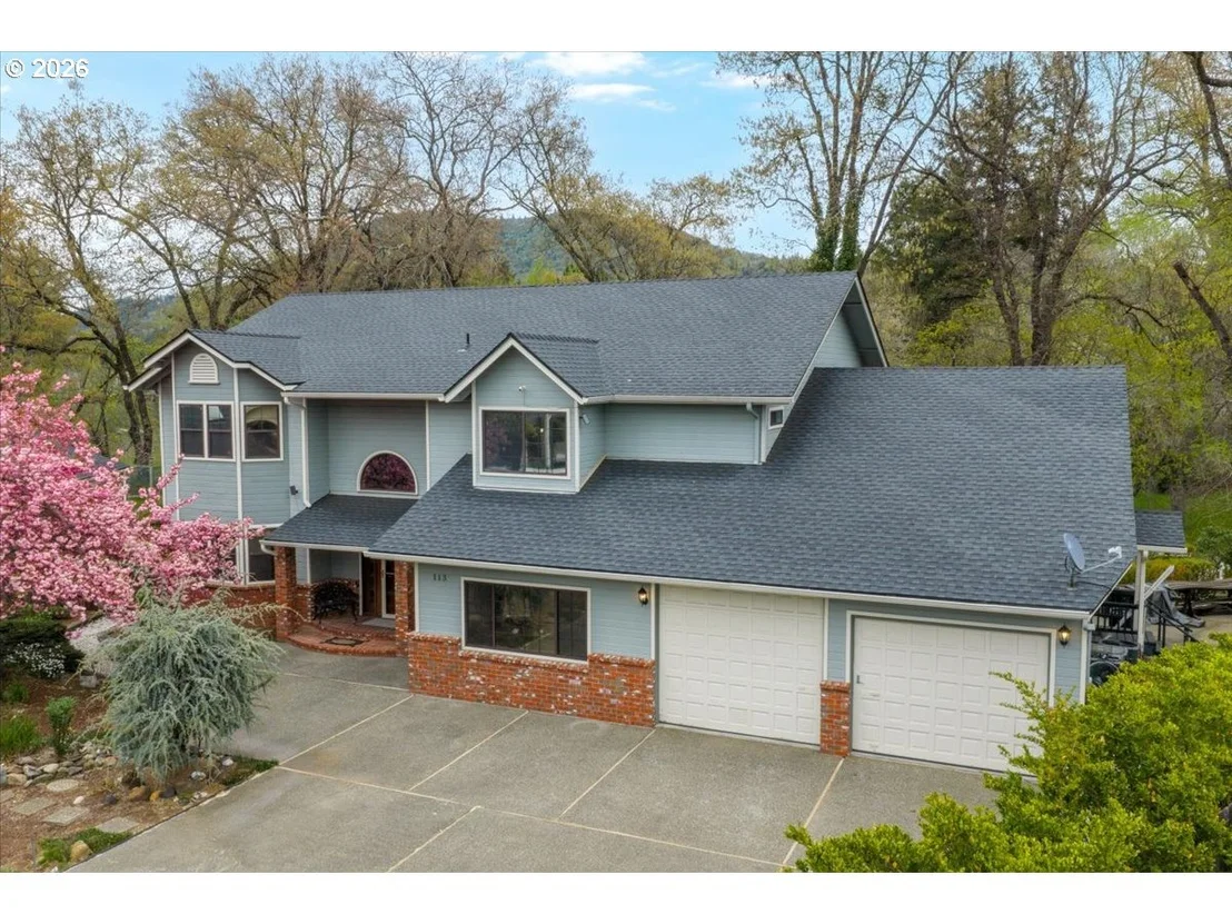 Photo of 113 WALNUT DR