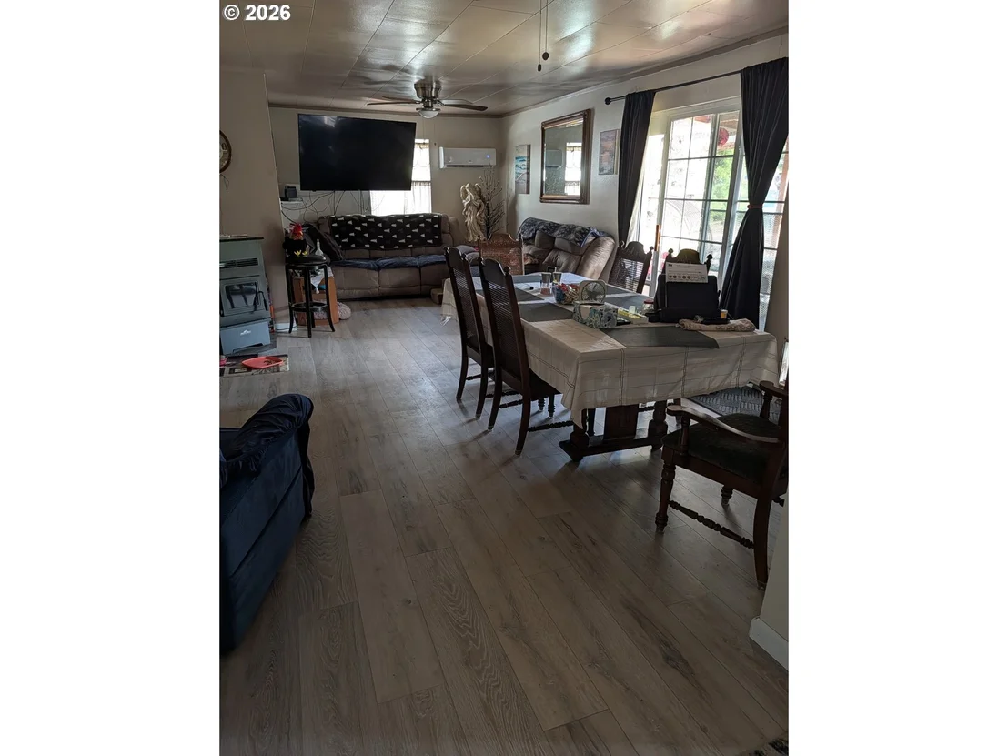 Photo of 591 NW DOUGLAS BLVD