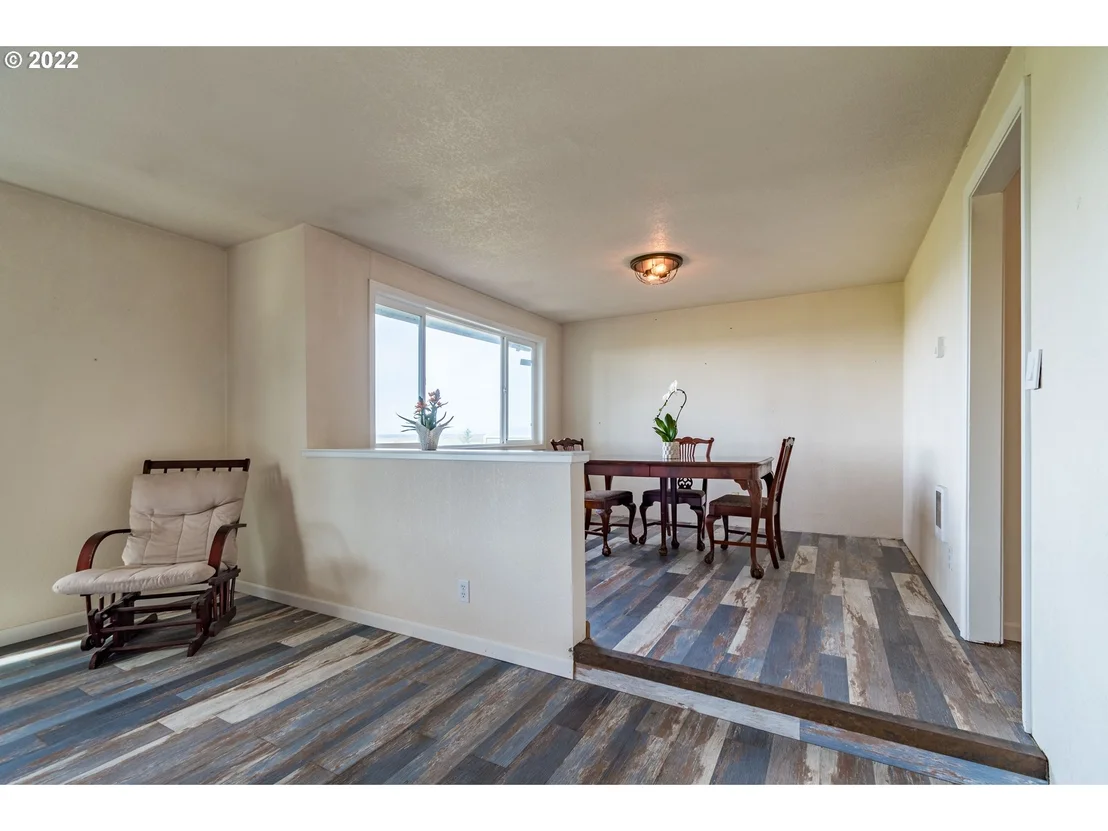 Photo of 33530 MOUNT TOM DR