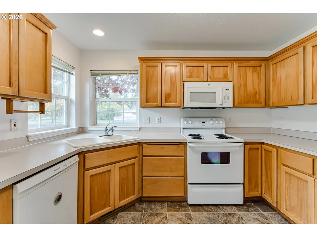 Photo of 555 HOLLYHOCK LN