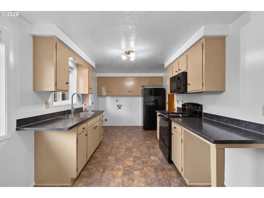 Photo of 447 MAXWELL RD