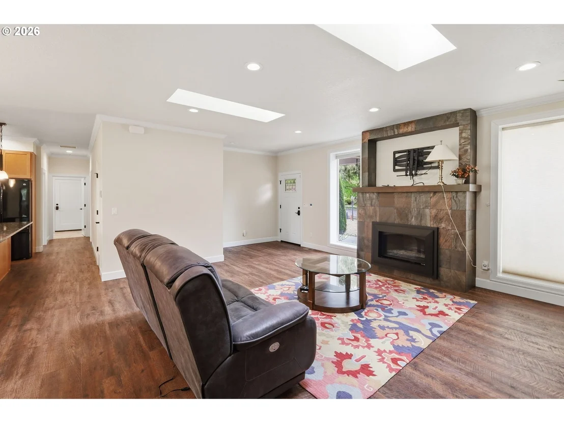 Photo of 106 HANSEN LN