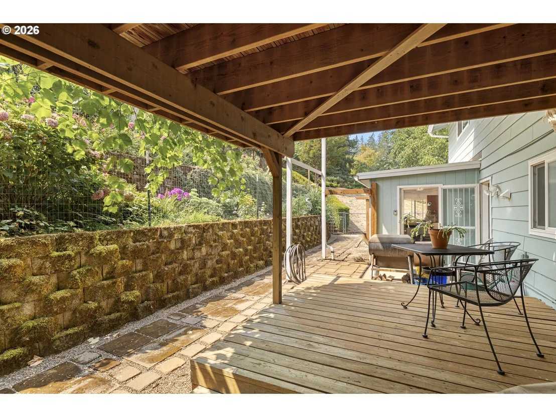 Photo of 192 NW CANYON DR