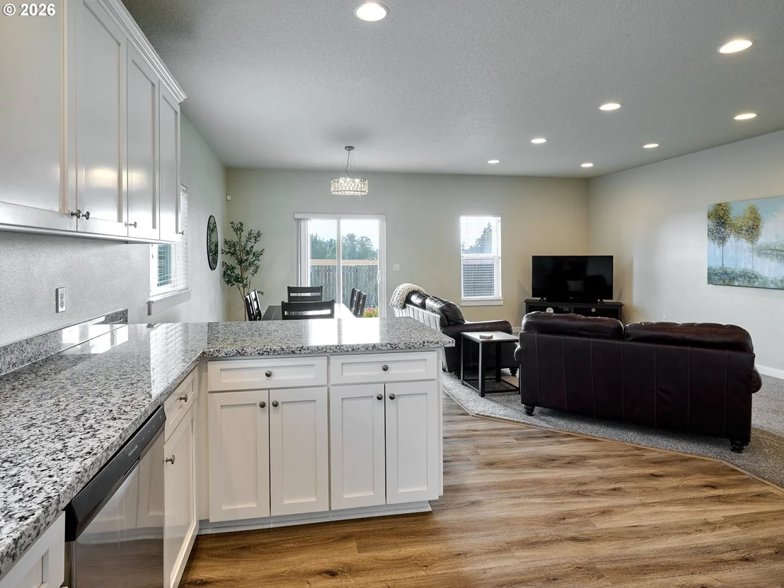 Photo of 542 E ELM LOOP