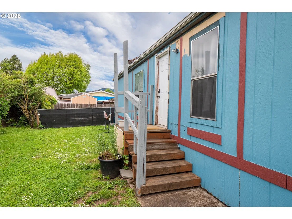 Photo of 496 SCOTTS GLEN DR
