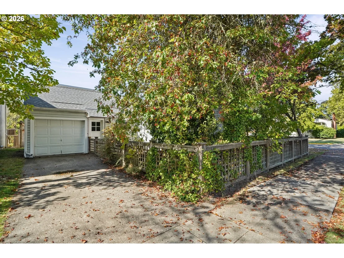 Photo of 890 E 22ND AVE
